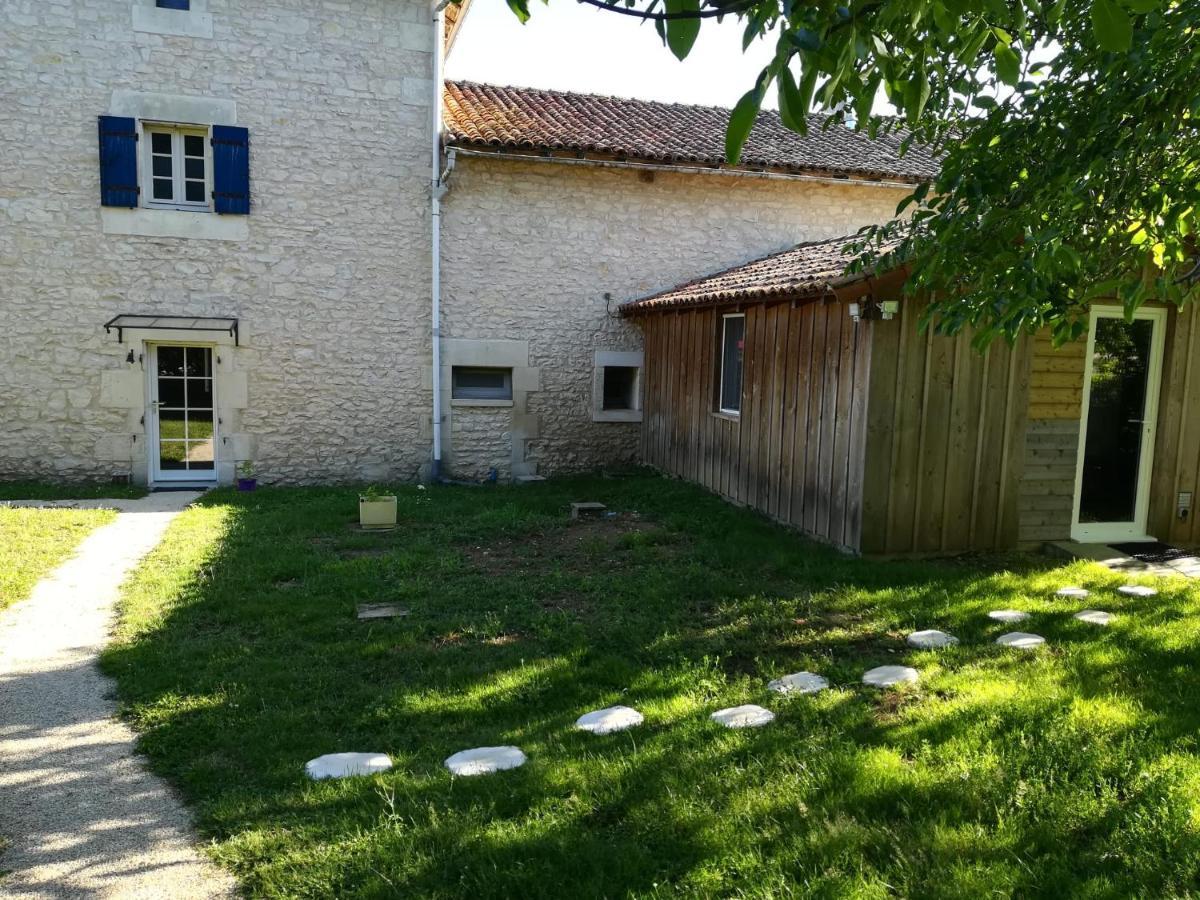 La Maison Des Escargots Blanzay Exterior foto